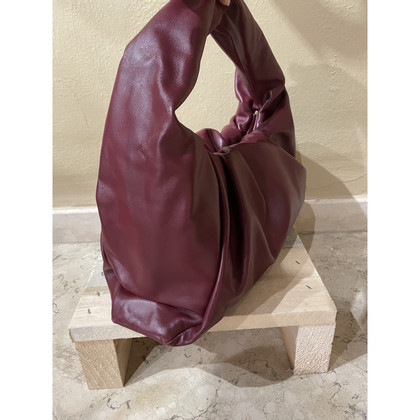 Bottega Veneta Tote Bag aus Leder in Bordeaux