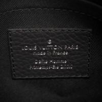 Louis Vuitton Triangle aus Leder in Schwarz