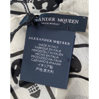 Alexander McQueen Schal/Tuch aus Seide in Creme