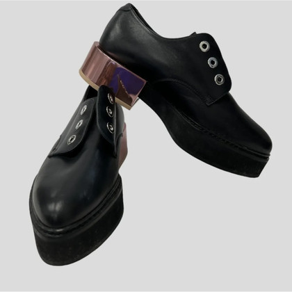 Alexander McQueen Chaussures à lacets en Cuir en Noir