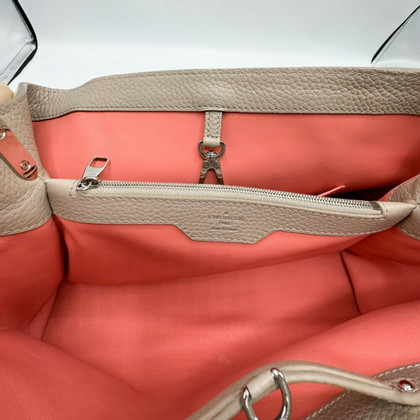 Louis Vuitton Capucines Leather in Beige