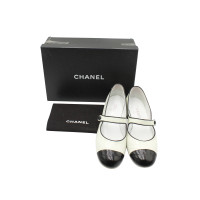 Chanel Pumps/Peeptoes Leather in White