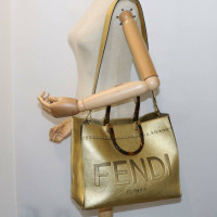Fendi Handtasche aus Leder in Gold