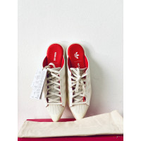 Adidas Slipper/Ballerinas aus Leder in Weiß