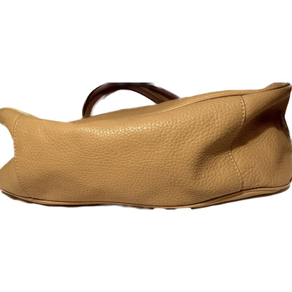 Prada Handtasche aus Leder in Ocker