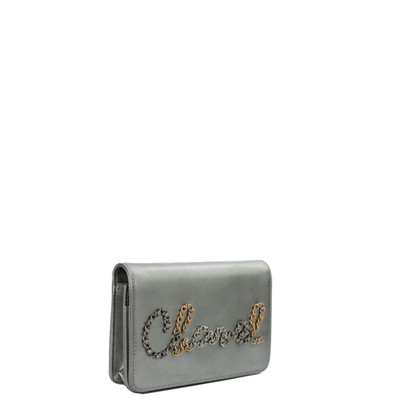 Chanel Handtasche aus Leder in Grau