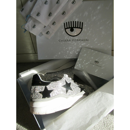 Chiara Ferragni Sneakers aus Leder in Silbern