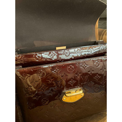 Louis Vuitton Reisetasche aus Lackleder in Bordeaux
