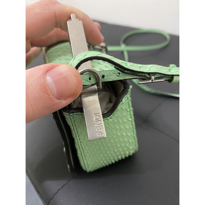 Fendi Handtasche aus Leder in Grün