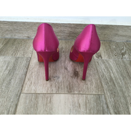 Christian Louboutin Pumps/Peeptoes aus Canvas in Rosa / Pink