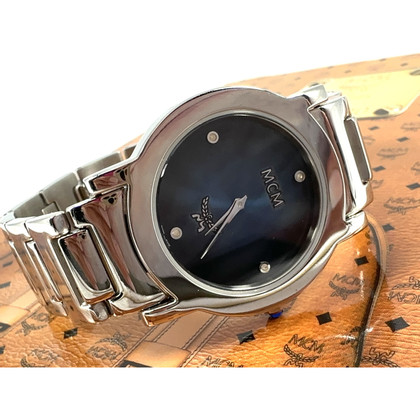 Mcm Armbanduhr aus Stahl in Silbern