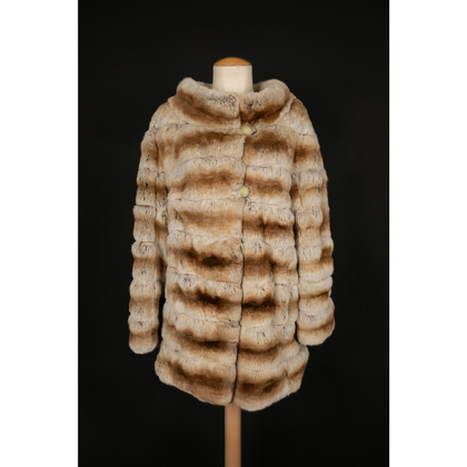 Fendi Jacket/Coat Fur in Beige