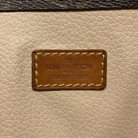 Louis Vuitton Sac Plat aus Canvas in Braun