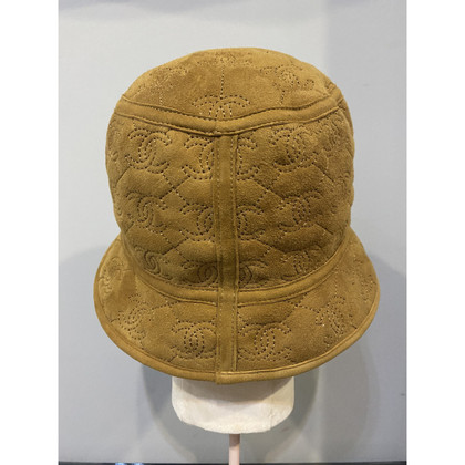 Chanel Hut/Mütze aus Wildleder in Braun