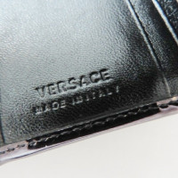 Versace Täschchen/Portemonnaie aus Lackleder in Braun