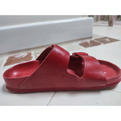 Valentino Garavani Sandalen aus Leder in Rot