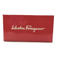 Salvatore Ferragamo Täschchen/Portemonnaie aus Leder in Gelb