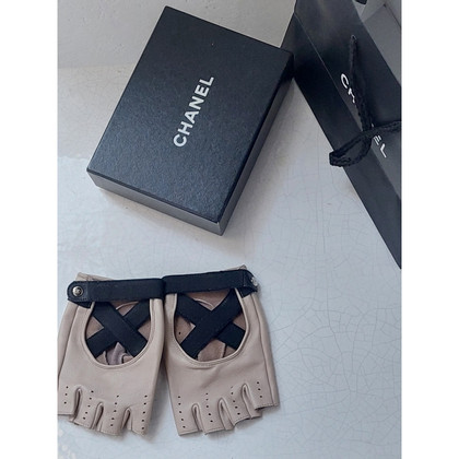 Chanel Handschoenen Leer in Beige