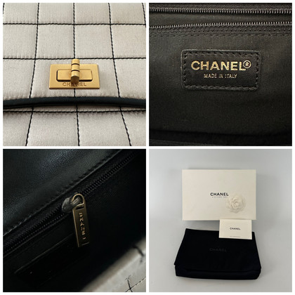 Chanel Flap Bag en Soie en Beige