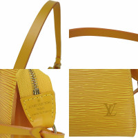 Louis Vuitton Clutch aus Leder in Gelb