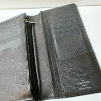 Louis Vuitton Täschchen/Portemonnaie aus Canvas in Schwarz