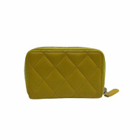 Chanel Boy Zip Around Wallet aus Leder in Gelb