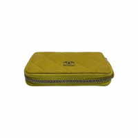 Chanel Boy Zip Around Wallet aus Leder in Gelb