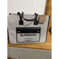 Burberry Shopper aus Canvas in Grau