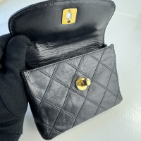 Chanel Belt Flap Bag aus Leder in Schwarz