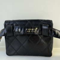 Chanel Belt Flap Bag aus Leder in Schwarz
