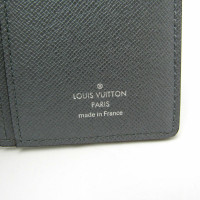 Louis Vuitton Brazza Leer in Goud