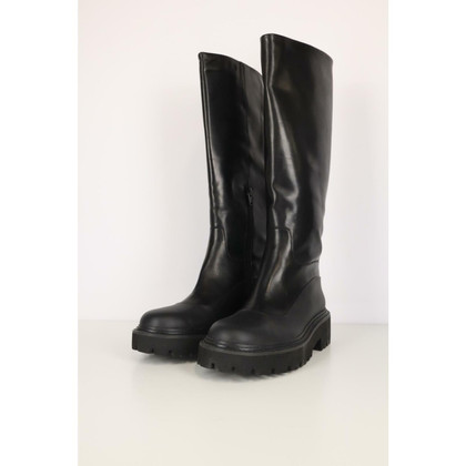 Pinko Boots Leather in Black