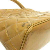 Chanel Tote bag in Pelle verniciata in Giallo