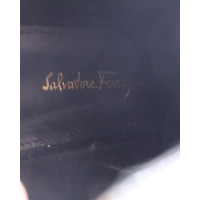 Salvatore Ferragamo Stiefel aus Lackleder in Schwarz