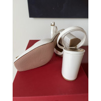Valentino Garavani Sandals Patent leather in Cream