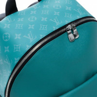 Louis Vuitton Discovery Leather in Green