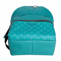 Louis Vuitton Discovery Leather in Green