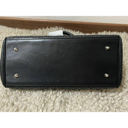 Dior Handtasche aus Leder in Schwarz