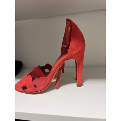 Hermès Sandalen aus Wildleder in Rot