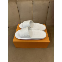 Louis Vuitton Sandalen in Weiß