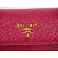 Prada Handtasche aus Leder in Fuchsia
