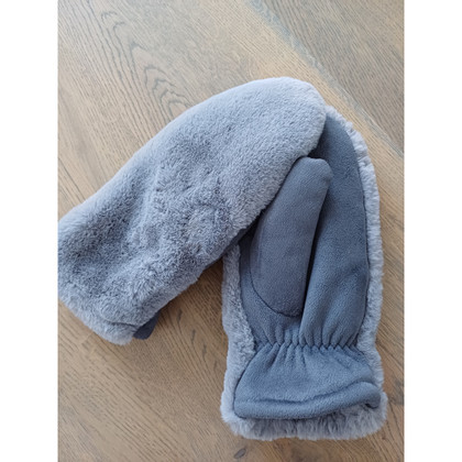 Gucci Handschuhe aus Pelz in Grau