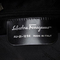 Salvatore Ferragamo Handtasche aus Canvas in Beige