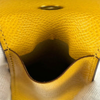 Hermès Clutch aus Leder in Gelb
