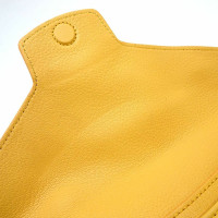 Givenchy Clutch aus Leder in Gelb