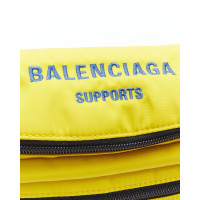 Balenciaga Clutch aus Canvas in Gelb