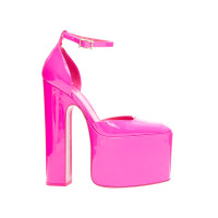 Valentino Garavani Sandals Patent leather in Pink