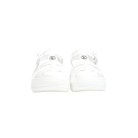 Louis Vuitton Sandalen aus Lackleder in Weiß