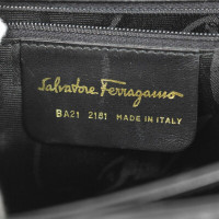 Salvatore Ferragamo Gancini aus Leder in Schwarz