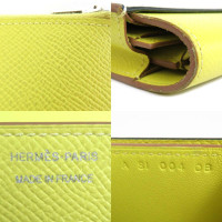 Hermès Täschchen/Portemonnaie aus Leder in Grün